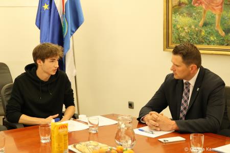 Dijaki GSŠRM o zaključkih na Mladinskem parlamentu Alpske konvencije (YPAC) (2)